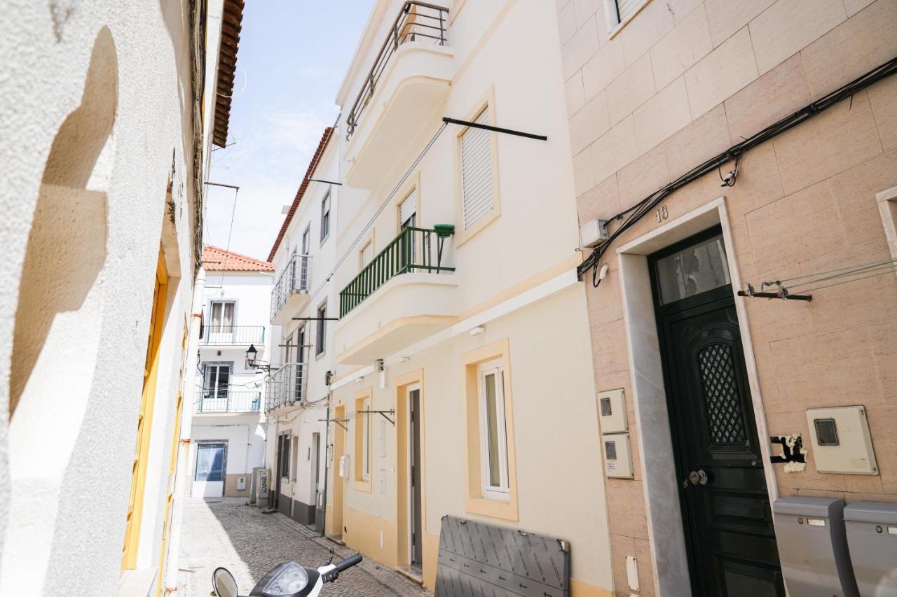 Nazare One Bedroom, 2 Mins From The Beach Exterior photo